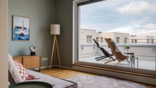 Galerie Terrasse Musterhaus Home Staging Wandfarbe blau-grau